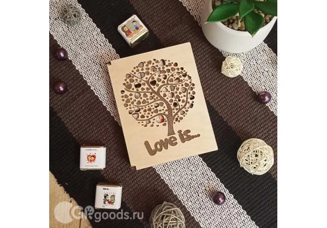 Подарочный набор с конфетами "Love is"