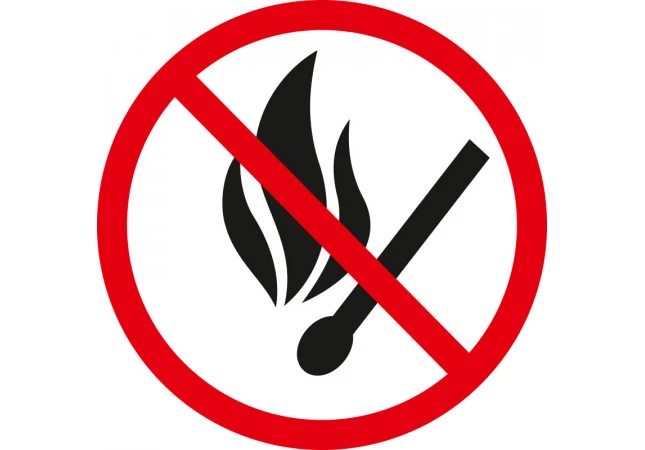Наклейка "Запрещается пользоваться открытым огнем и курить"
